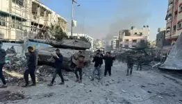 نازحون فلسطينيون باحد  مدارس الاونروا