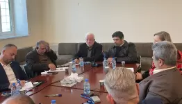 خلال الاجتماع