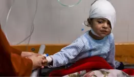 طفلة مصابة ترقد فيمجمع ناصر الطبي