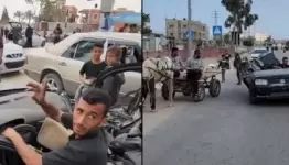 نازح غزاوي يقود نصف سيارة