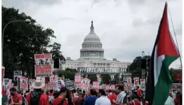 المشهد خارج الكونغرس.. نتنياهو مجرم حرب!
