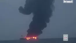 إحراق ناقلة نفط يونانية!..