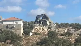 الاحتلال يهدم منزلين