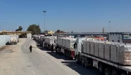 الشاحنات مكدسة عند معبر رفح المصري