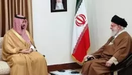 السيد خامنئي مستقبلا خالد بن سلمان (أرشيفية)