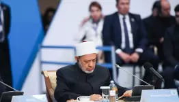 عباس يشكو للسيسي دعم شيخ الأزهر للمقاومة في غزة!..