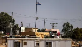 بيوت جاهزة للمستوطنين الصهاينة جنوب الخليل