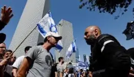 الأزمات تأكل الكيان بعد "الطوفان"