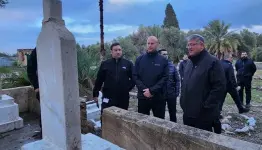 مجرم الحرب بن غفير أمام ضريح شيخ المجاهدين