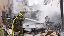 إخماد الحريق في بتاح تكفا