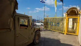 نموذج بوابة اسرائيلية في بلدة الناقورة