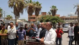 القوابتة في مؤتمره الصحفي بدير البلح معلنا استقالة إدارة غزة