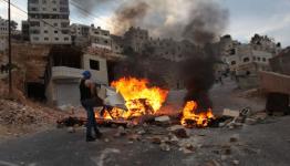 شبان فلسطينيين يفرضون حظر التجوال في يافا المحتلة احتجاجاً على انتهاكات العدو للأقصى قبل أيام