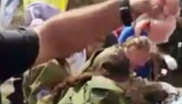 مستوطنون يُدنسون شهيد بالخليل بشرائح لحم خنزير