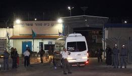 نقل 120 أسيرا من سجن ريمون إلى نفحة