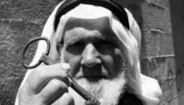 مسن فلسطيني يحمل مفتاح العودة (أرشيف)