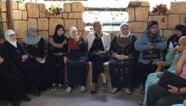 المنسقة الخاصة للأمم المتحدة في لبنان سيغريد كاغ خلال زياتها لمخيم برج البراجنة 