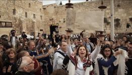 أرشيف - الشرطة الصهيونية تعتقل النساء اللواتي يؤدين الصلاة عند حائط البراق في القدس