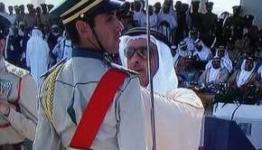 بن زايد يقلد فلسطينيا السيف الذهبي