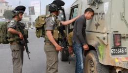 جنود اسرائيليون يعتقلون فلسطينياً