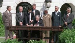 خلال توقيع اتفاق أوسلو 