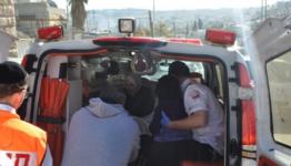 مستوطنة تدهس شابًا  