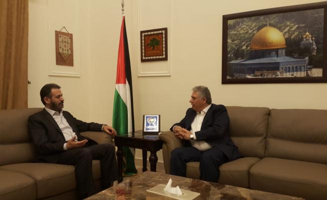 السفير الفلسطيني في لبنان أشرف دبور، وممثل "حركة الجهاد الإسلامي" في لبنان، إحسان عطايا