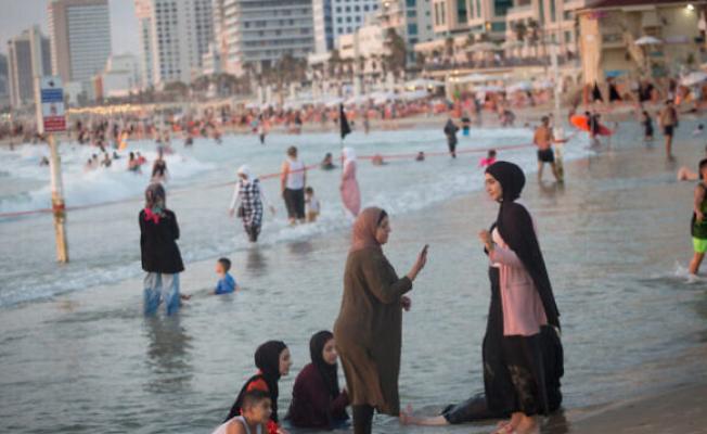 السباحة في بحر فلسطين
