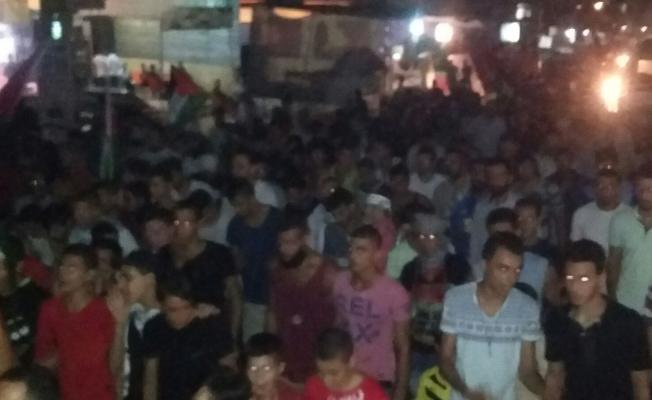 لقطة من المسيرة التي خرجت نصرة للأقصى في نهر البارد 