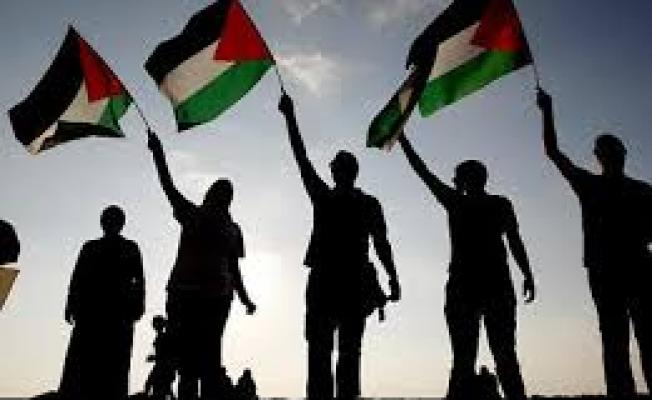 فلسطينيون
