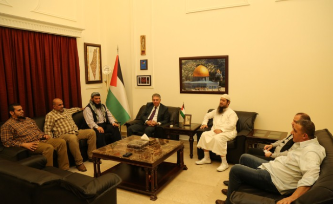 خلال الاجتماع
