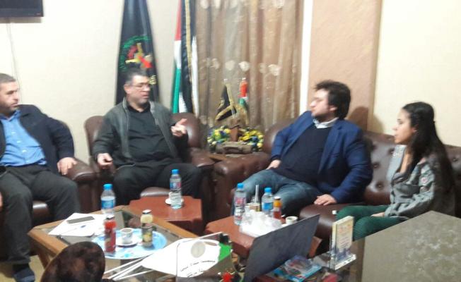 العينا واعضاء من الجمعية