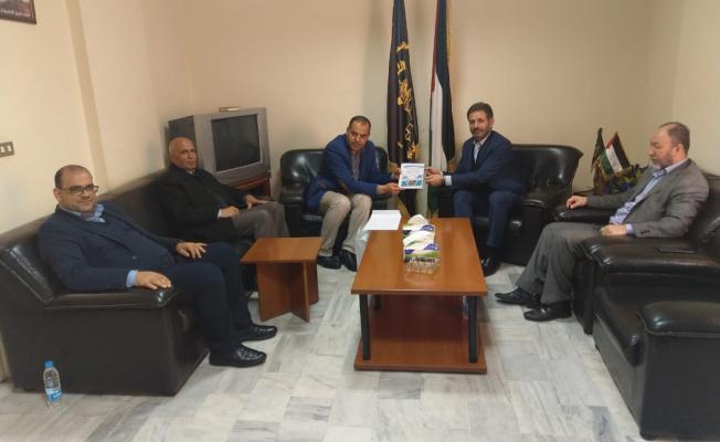 عطايا يستقبل وفد  شاهد