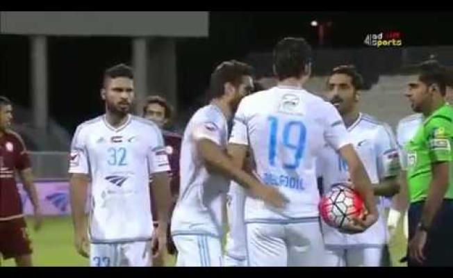 شجار لاعبون على تنفيذ ركلة جزاء