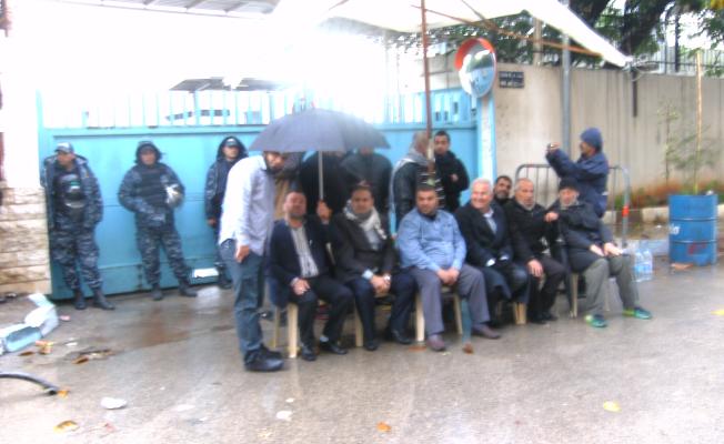 من أمام مكتب الأونروا في بيروت 