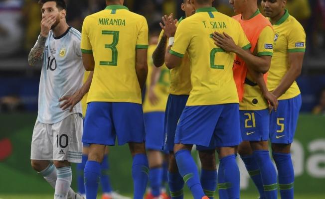 فرحة لاعبون المنتخب البرازيلي بالهدف الاول