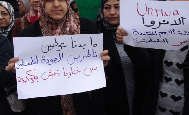 من اعتصام سابق أمام مكتب الأونروا في بيروت 