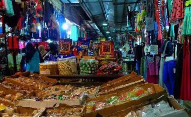 السوق التجاري في عين الحلوة