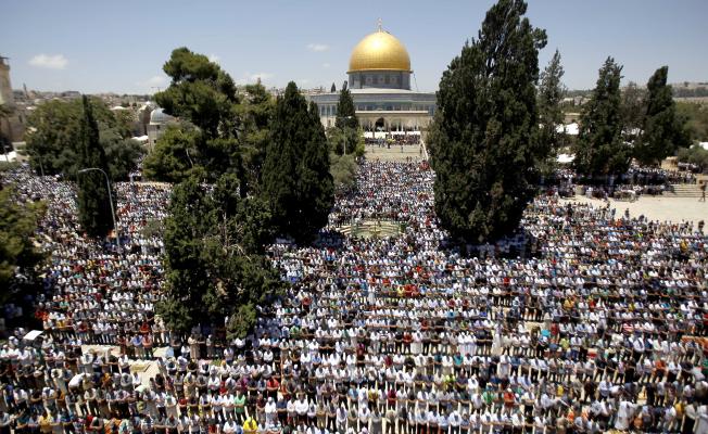 صلاة الجمعة في المسجد الأقصى