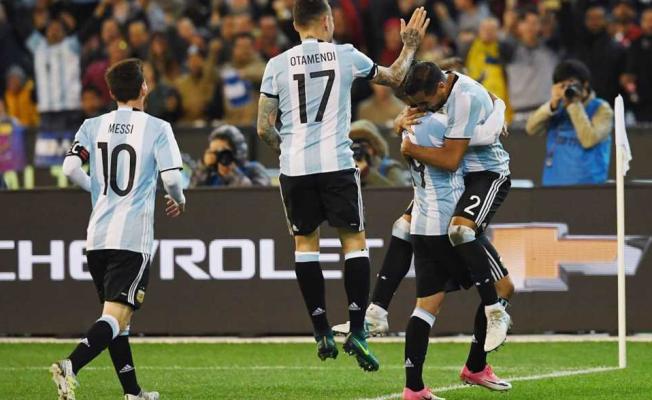 فرحة لاعبو الأرجنتين بهدف ميركادو في البرازيل