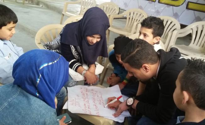 خلال نشاط التوعية في عين الحلوة 