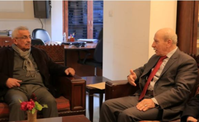 أسامة سعد تسلم من وفد الجبهة