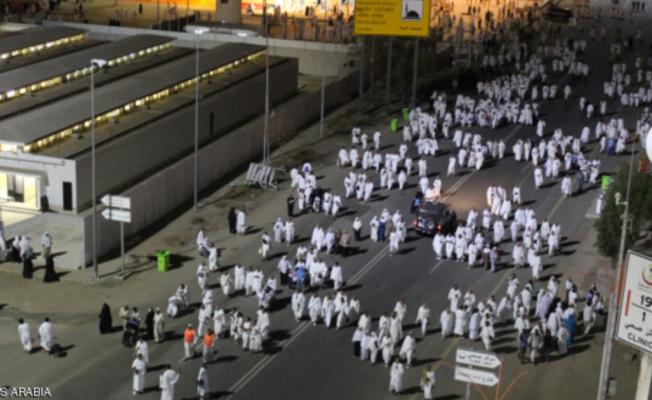 الحجاج يبدأون الصعود إلى جبل عرفات (سكاي نيوز بالعربية)