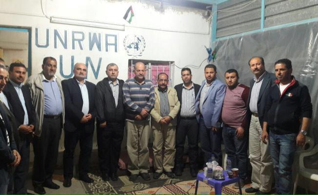وفد فلسطيني من أوروبا في خيمة الاعتصام بصيدا