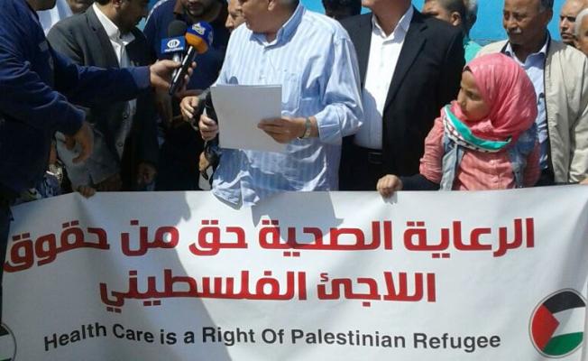 المهندسون من امام مقر الاونروا الرئيسي