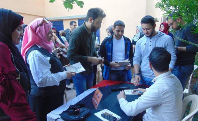 توقيع كتاب للشاعر فؤاد البنا