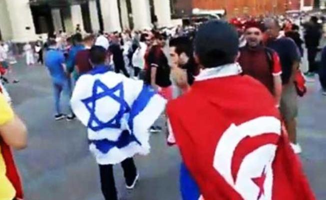 مشجع تونسي يلح اسرائيلي لطرده