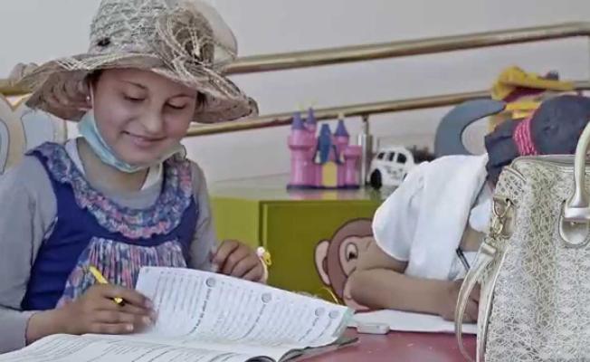 طفلة مريضة بالسرطان في غزة