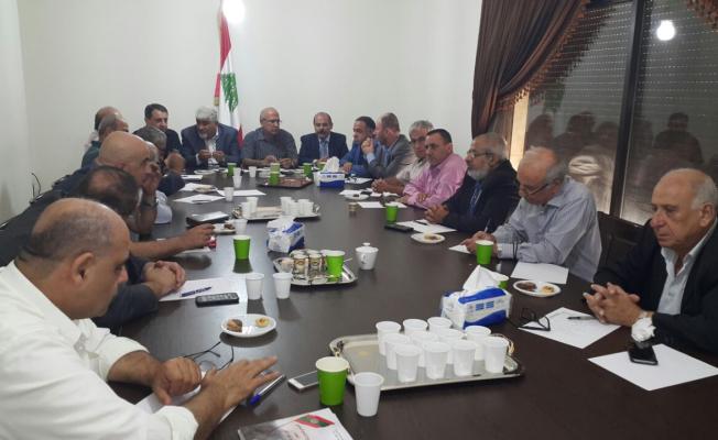 خلال الاجتماع