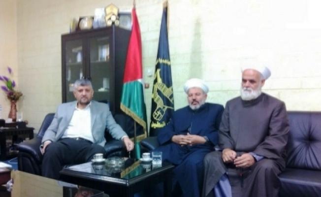 أثناء اللقاء في مكتب الحركة في بيروت